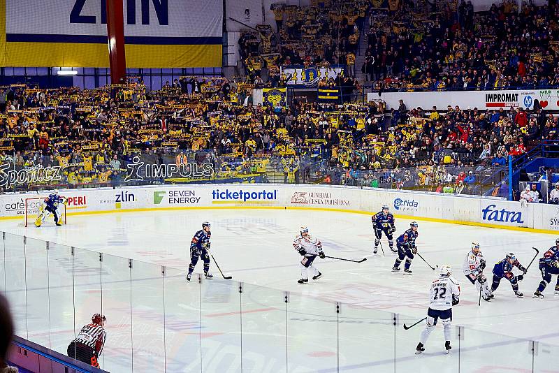 Hokejisté Zlína (modré dresy) v nedělním důležitém zápase vyzvali Kladno.