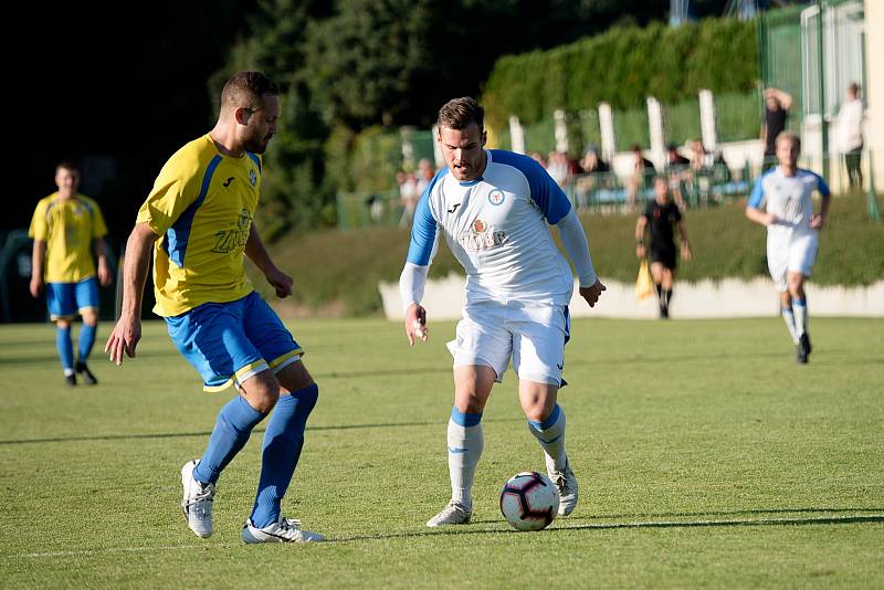 Fotbalisté FK Kozlovice (ve žlutém) proti 1. FC Viktorie Přerov