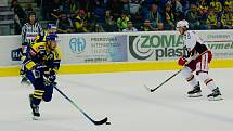 Přerovští hokejisté porazili v derby Prostějov (v bílém) 2:0