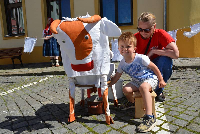 Folklorní festival v Přerově se vydařil. V hlavním programu na Horním náměstí se v sobotu odpoledne vystřídalo několik souborů, 11. 6. 2022