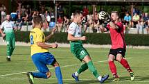 Fotbalisté Kozlovic (ve žlutém) doma porazili Bzenec 2:0.