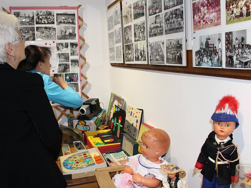 Vernisáž otevřela poutavou výstavu hraček ve Veselíčku