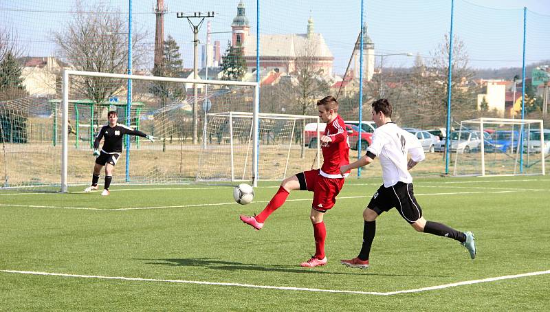 Fotbalisté Kozlovic (v bílém) v generálce na divizní jaro přehráli Ústí 3:0.