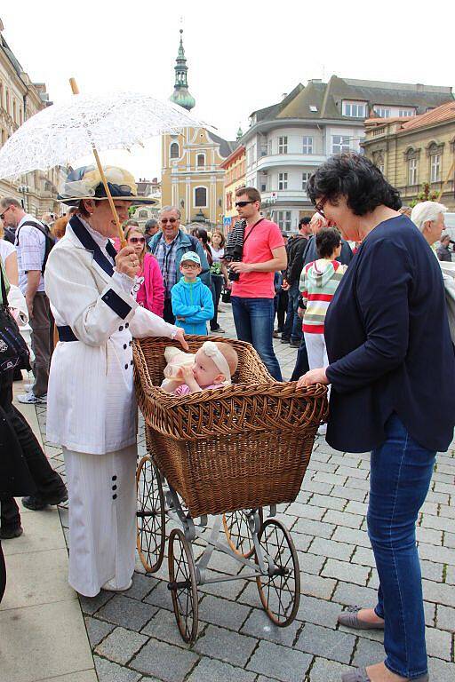 Zastávka Helfštýnského okruhu na přerovském náměstí