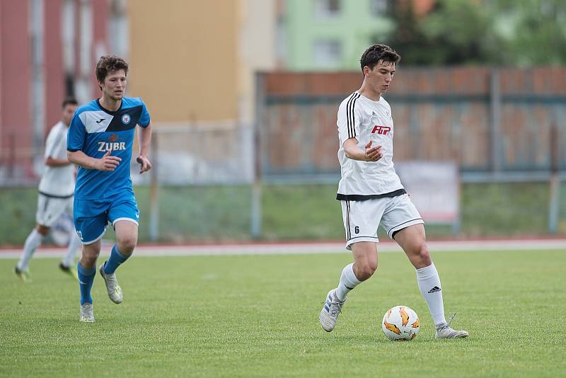 Fotbalisté Přerova (v modrém) v přátelském utkání s 1. HFK Olomouc