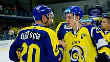Hokejisté HC Zubr Přerov (v modrých dresech) v přípravě proti Aukro Berani Zlín. Foto: Deník/Jan Pořízek