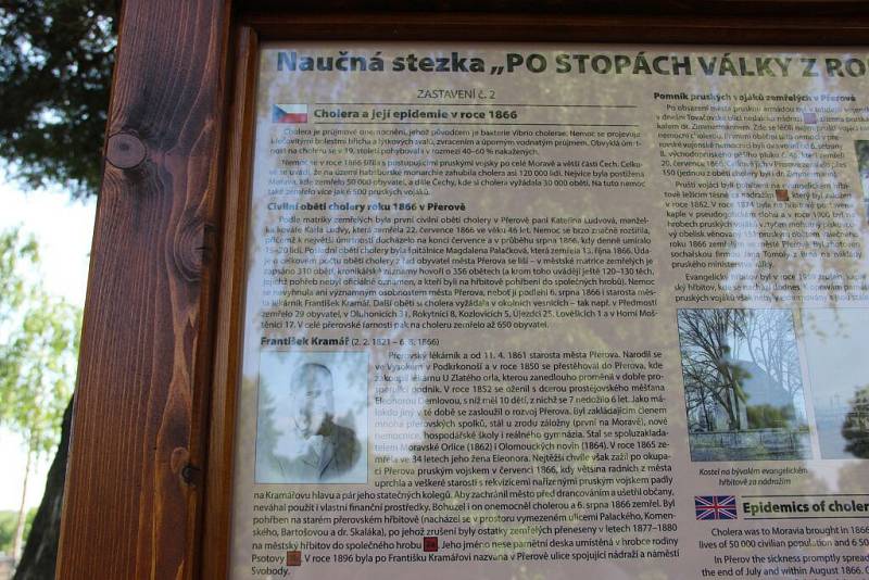 V Přerově se otevřela nová naučná stezka Po stopách války z roku 1866 na Přerovsku. Oběti připomínají dvě nové informační tabule – jedna je umístěna u vchodu na městský hřbitov, druhá uvnitř areálu.