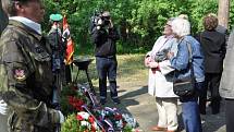 Uctít památku obětí Přerovského povstání přišli k památníku v olomoucké čtvrti Lazce zástupci města, kraje, Sokola a dalších organizací.