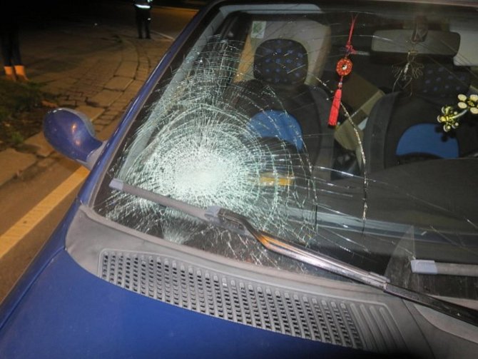 Na neopatrnou jízdu starší řidičky vozu Renault Megane doplatila ve středu vpodvečer žena, která přecházela přes přechod v Kojetínské ulici Přerově. Auto ji srazilo a utrpěla zranění.