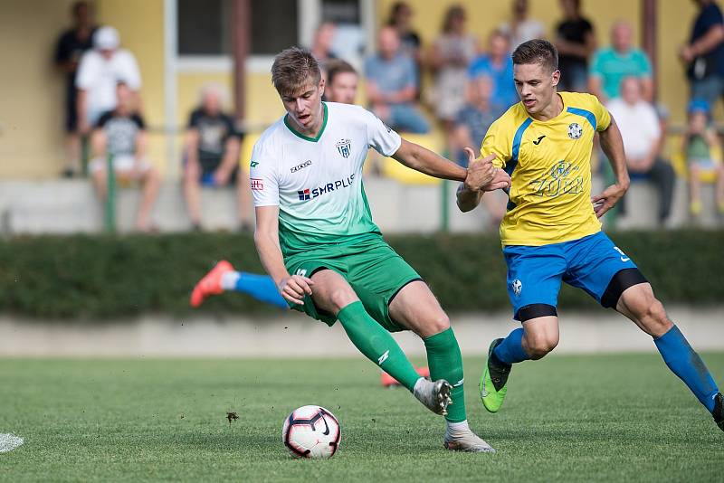 Fotbalisté Kozlovic (ve žlutém) doma porazili Bzenec 2:0.