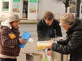 U místního nádraží v Prostějově mohou potřební dostat polévku zdarma.
