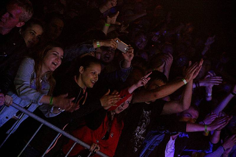 Dvanáctý ročník Dřevorockfestu navštívila celá plejáda kapel. Mezi Dymytry, Alkeholem, Dogou či Desmodem hrál i Sebastian nebo Vojta Kotek s kapelou TH!S.