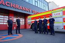 Z Přerova vyrazili pomáhat požárem sužovanému Řecku čtyři profesionální hasiči s cisternou.