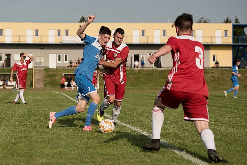 Fotbalisté Přerova (v modrém) v přípravném utkání s SK Lipová (3:4).