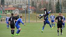 Fotbalisté SK Hranice (v pruhovaném) porazili Kozlovice 1:0.