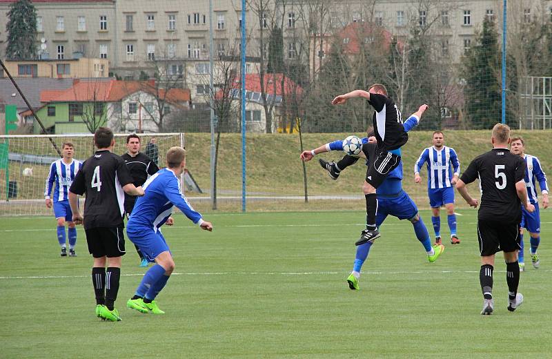 Fotbalisté SK Hranice (v pruhovaném) porazili Kozlovice 1:0.