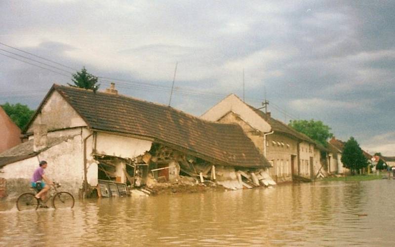 Povodeň v Bochoři v roce 1997 - ulice Náves