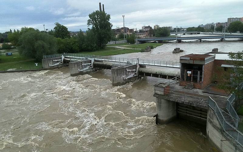 Rozvodněná Bečva v Přerově - 23. 5. 2019