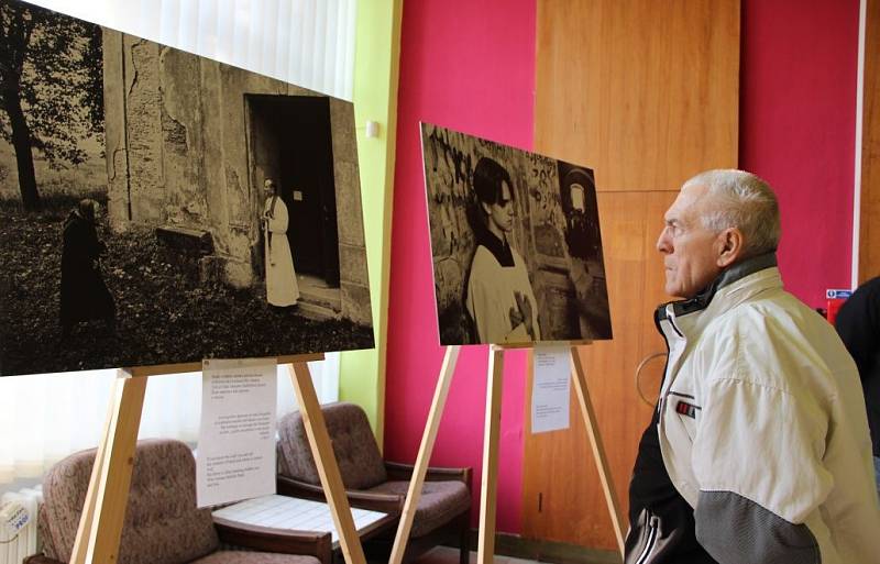 Jindřich Štreit na vernisáži výstavy v přerovském kině Hvězda 