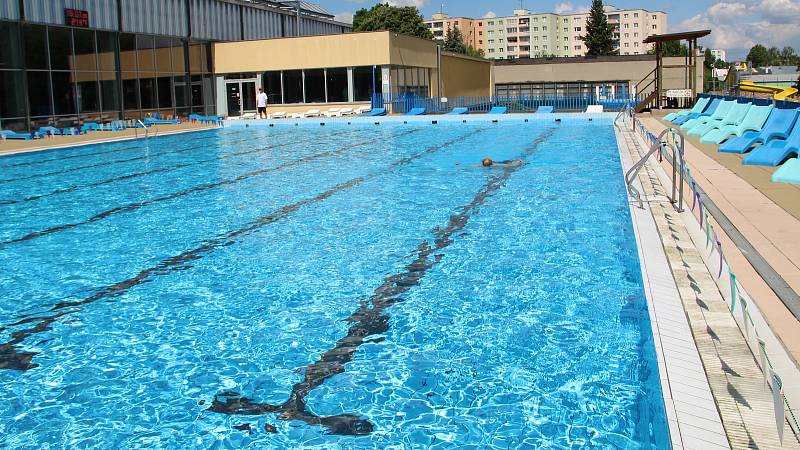 Venkovní bazén Plaveckého areálu v Přerově v pondělí 31. května 2021 - první den znovuotevření