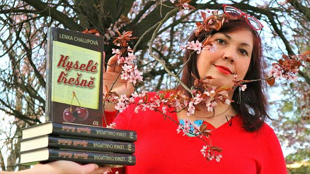 Poslední kniha spisovatelky Lenky Chalupové Kyselé třešně se dočkala dotisku. Kvůli velkému zájmu čtenářů byla totiž během pár měsíců vyprodána.