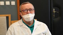 Mezi zdravotníky, kteří se nechali naočkovat proti nemoci covid-19 v přerovské nemocnici, je i lékař interny a kardiolog Václav Kopal