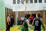 Basketbalistky TBS Přerov (v černém) v utkání s Bruntálem.