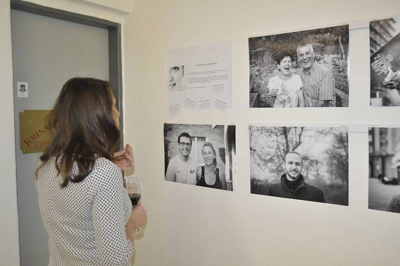 Přerov má nový výstavní prostor v centru města. Premiérově jej ve čtvrtek večer otestovala výstava nadějných přerovských fotografů.