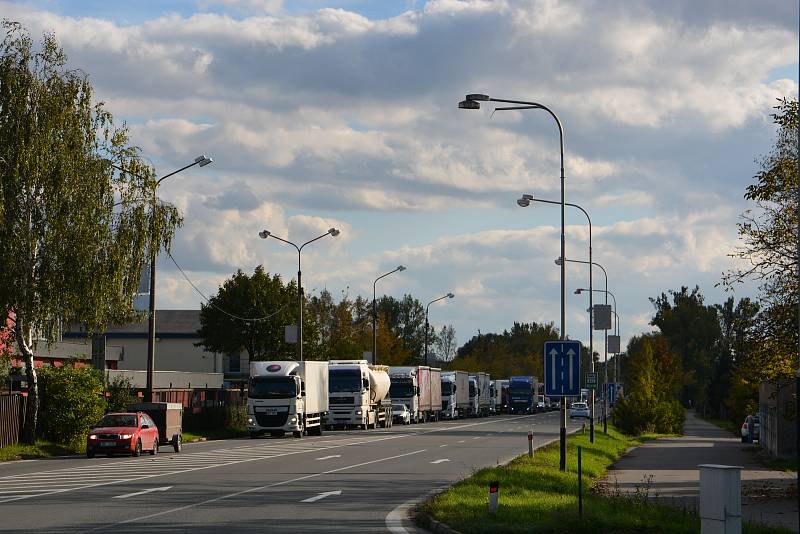 Dopravní zácpy se začaly tvořit po uzavírce dvou důležitých kruhových objezdů v centru Přerova