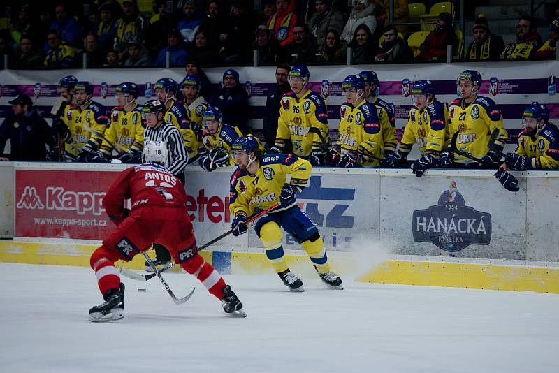 Zubři (ve žlutém) se s rokem 2019 rozloučili výhrou 4:1 nad Slavií Praha