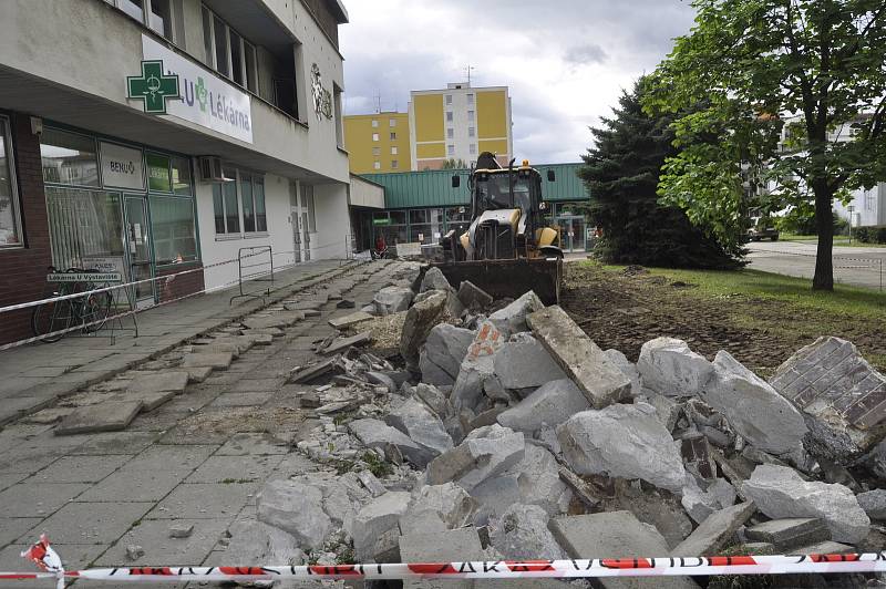 Oprava chodníku a schodiště u zdravotního střediska na Kopaninách v Přerově