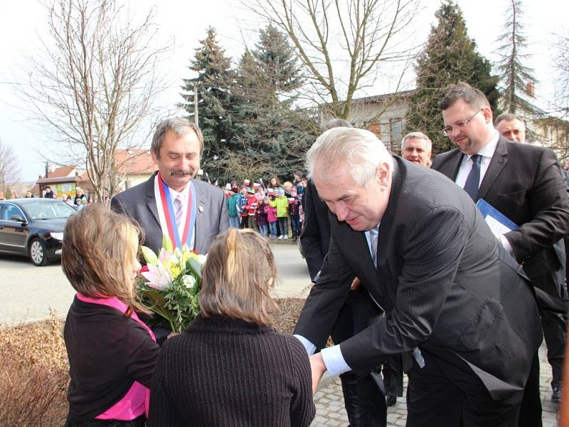 Prezident Miloš Zeman na návštěvě obce Hradčany