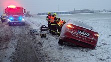 Život teprve osmnáctiletého mladíka vyhasl po čelním střetu dvou aut u Hulína Na Kroměřížsku. 12. prosince 2022