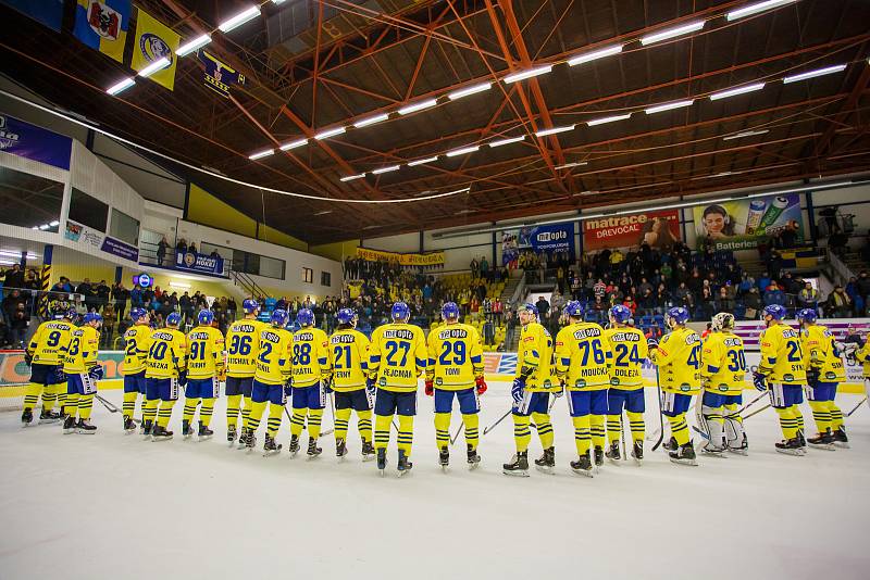 Hokejisté Přerova (ve žlutém) porazili v domácím utkání České Budějovice 2:1