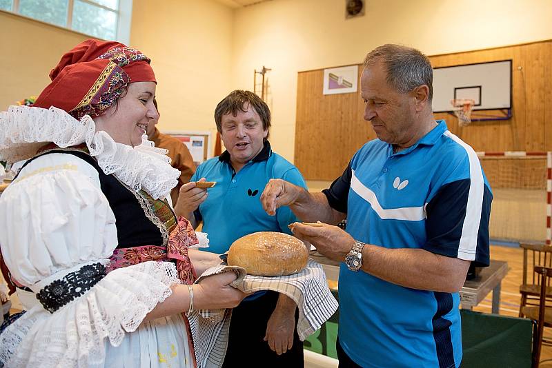 Exhibice vicemistrů světa ve stolním tenise Jindřicha Panského a Milana Orlowského v Tovačově