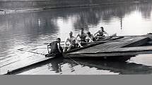 Veslování v Přerově slaví 90 let. Michno, Zapadlo, Heinz, Langer, Skopal poprvé na závodní lodi v roce 1937.