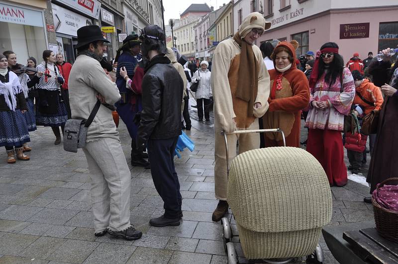 Vodění medvěda a masopustní rej si v sobotu užívali Přerované.