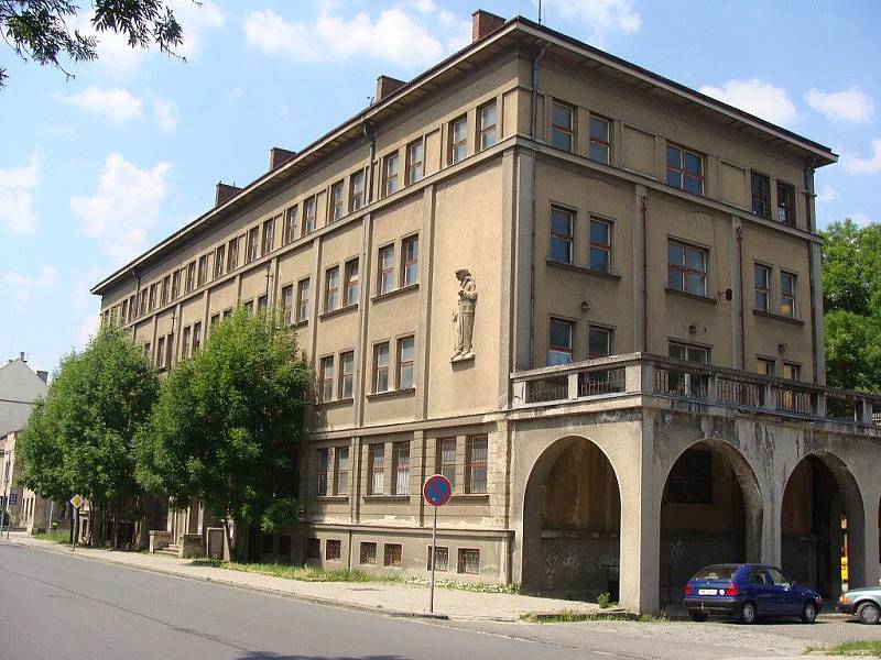 Bývalá armádní budova v Čechově ulici