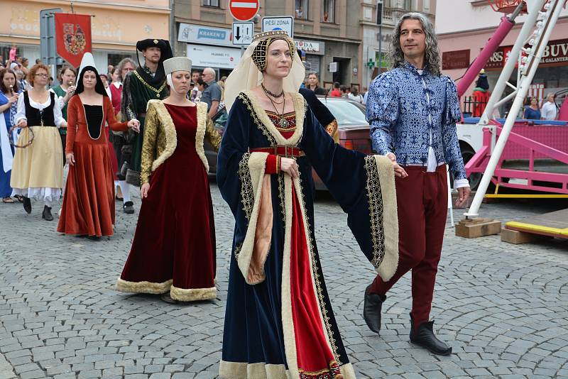 Historický průvod centrem Přerova, ale také řemeslný jarmark a celá řada zajímavých vystoupení na Horním náměstí - takový byl program Svatovavřineckých hodů během neděle.