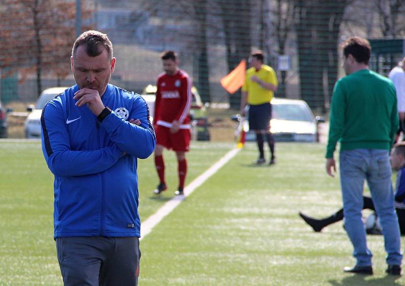 Fotbalisté Kozlovic (v bílém) v generálce na divizní jaro přehráli Ústí 3:0. Roman Matějka