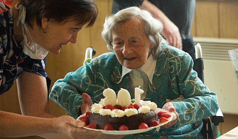 106. narozeniny Anny Sedláčkové v Domově pro seniory v Radkově Lhotě