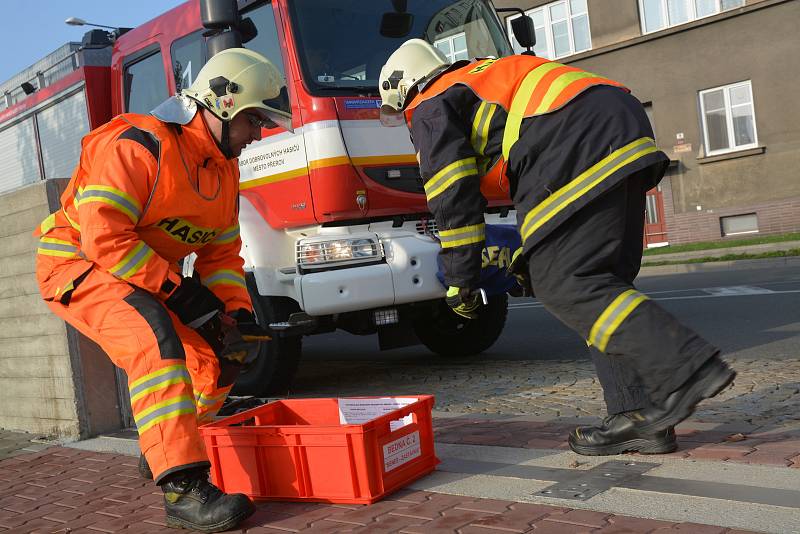 Protipovodňové hasičské cvičení u Bečvy v Přerově