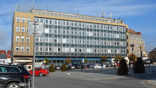 Ve zchátralé budově bývalého Emosu na Masarykově náměstí v Přerově má vzniknout nové sídlo magistrátu.