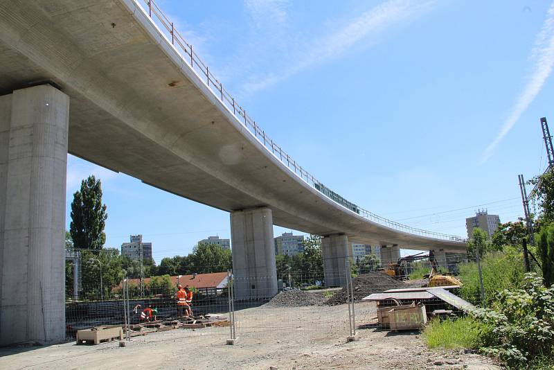 Stavba estakády nad železniční tratí v Předmostí, 30. 7. 2020