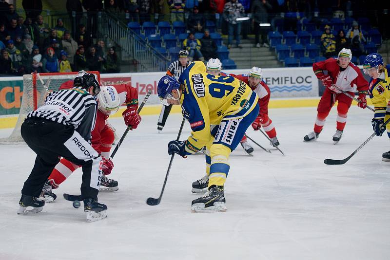 Zubři (ve žlutém) se s rokem 2019 rozloučili výhrou 4:1 nad Slavií Praha