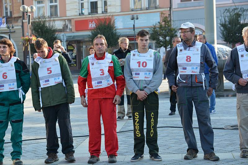 Pole u Prosenic na Přerovsku se stalo v sobotu dějištěm 44. Mistrovství České republiky v orbě, kterého se zúčastnily na tři desítky borců ze všech koutů naší země. Soutěžilo se v několika disciplínách a slavnostního rozorání brázdy se zhostil ministr zem