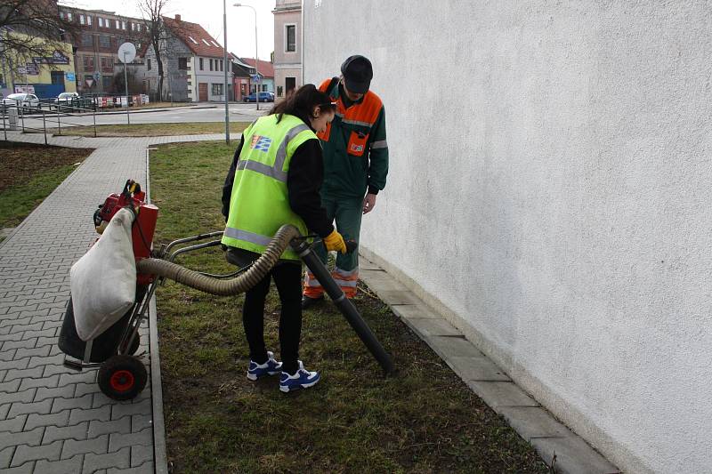 Po zimě je potřeba uklidit v ulicích Přerova nejen „nadílky“ od našich psích kamarádů