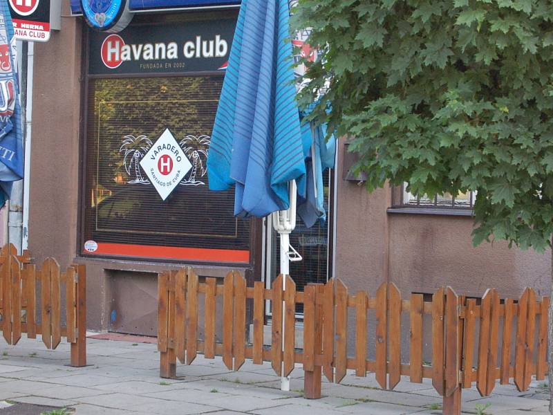 25. Na náměstí Svobody číslo 9 se nachází bar Havana s předzahrádkou.