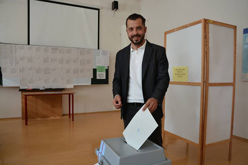 Eurovolby 2019: volební okrsky v budově Vysoké školy logistiky v Přerově