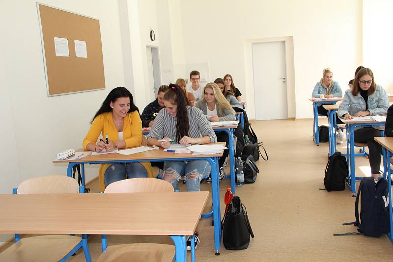Studentům Vyšší odborné zdravotnické školy v Přerově začala úderem prvního září výuka.
